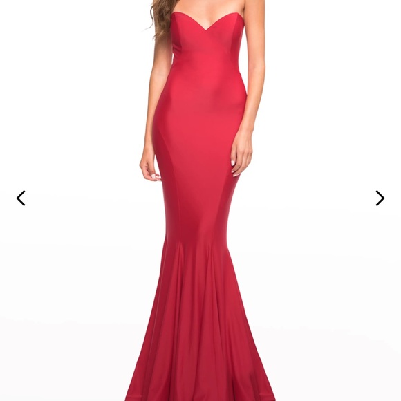 Stunning La Femme Strapless Bustier Mermaid Gown - Picture 11 of 14